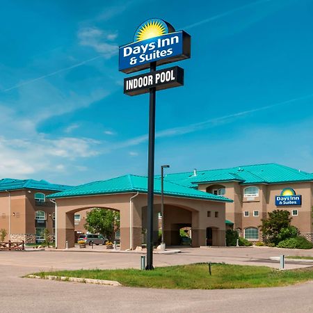 Days Inn & Suites By Wyndham Брандън Екстериор снимка