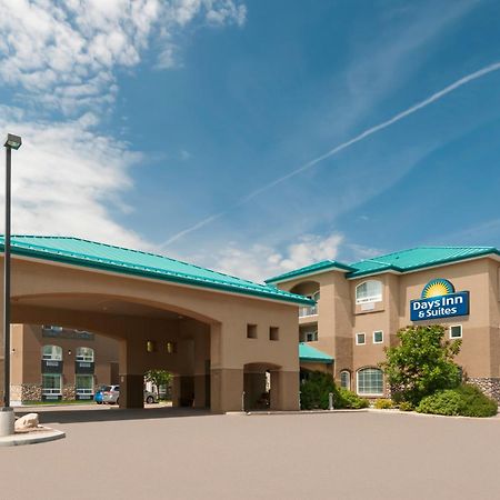 Days Inn & Suites By Wyndham Брандън Екстериор снимка
