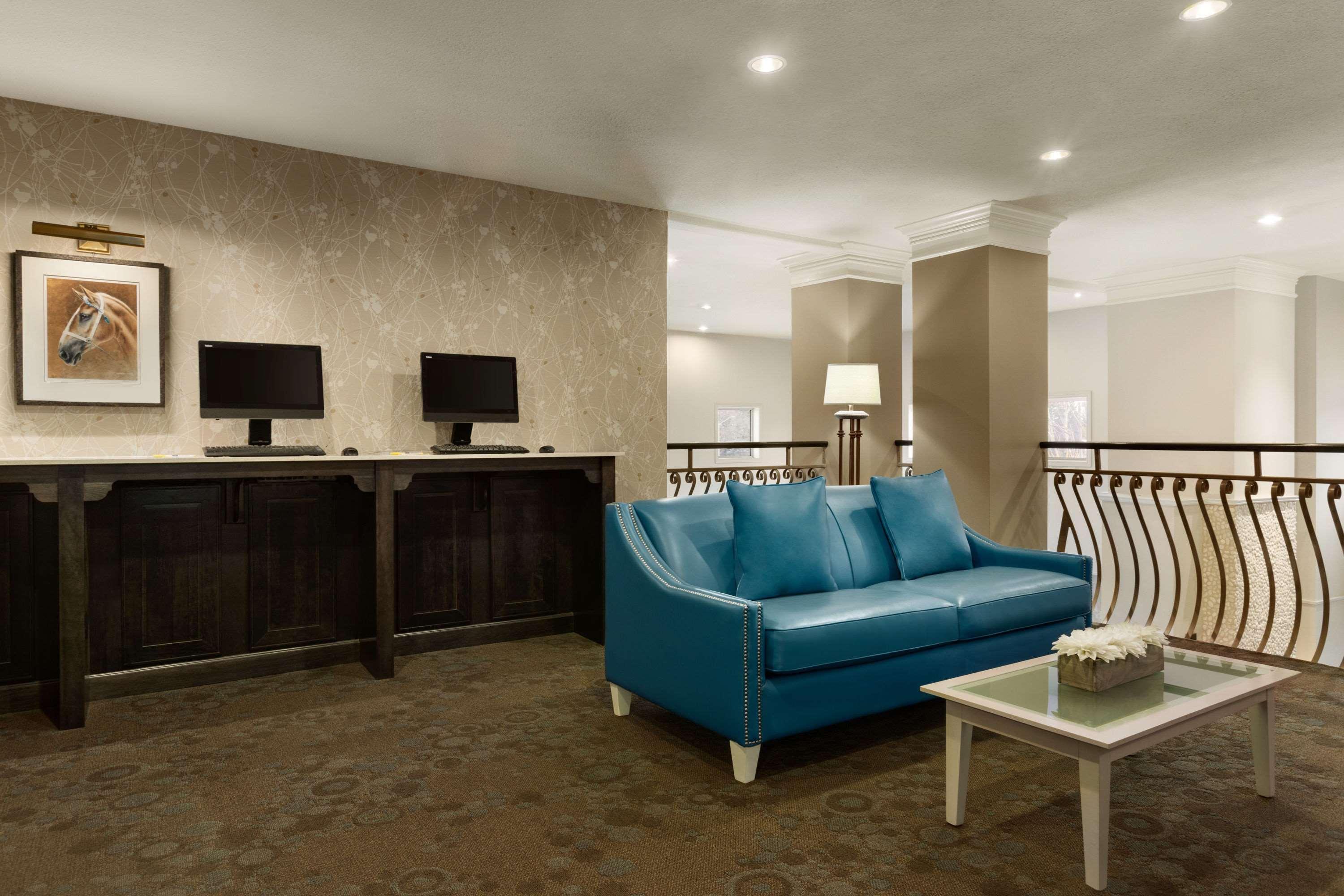 Days Inn & Suites By Wyndham Брандън Екстериор снимка