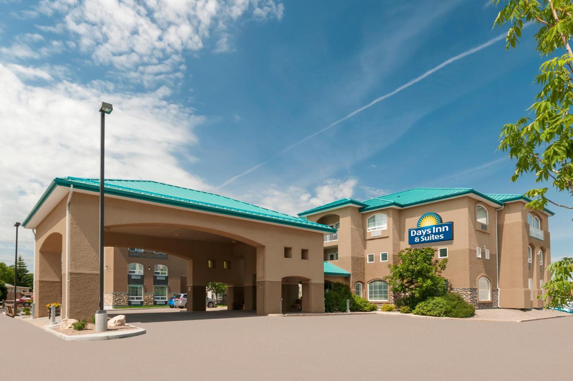 Days Inn & Suites By Wyndham Брандън Екстериор снимка