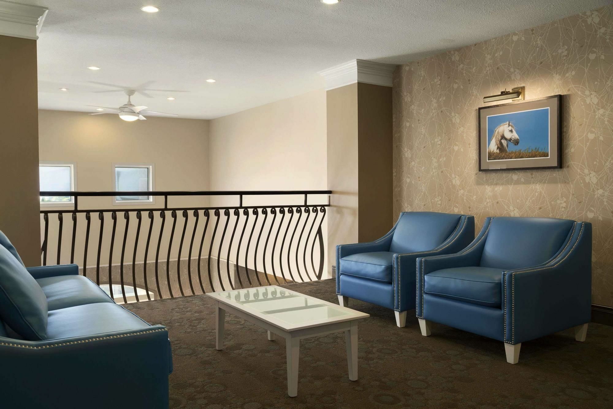 Days Inn & Suites By Wyndham Брандън Екстериор снимка