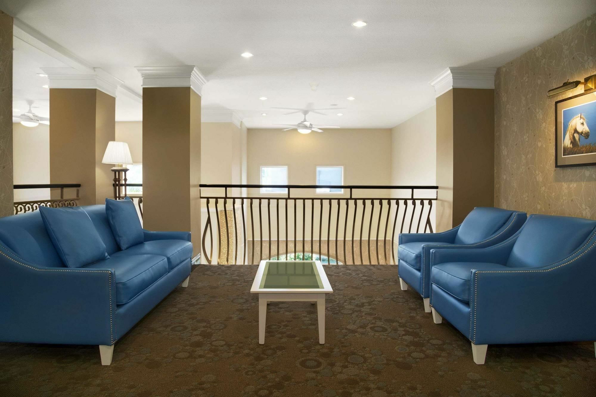 Days Inn & Suites By Wyndham Брандън Екстериор снимка